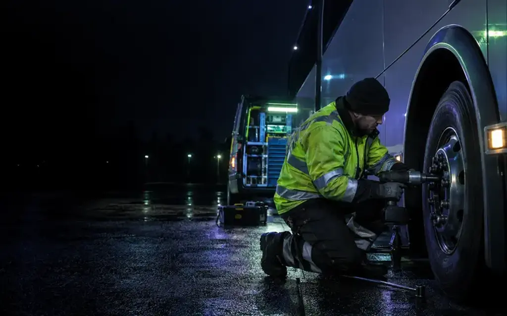 horsebox commercial tyre fitting